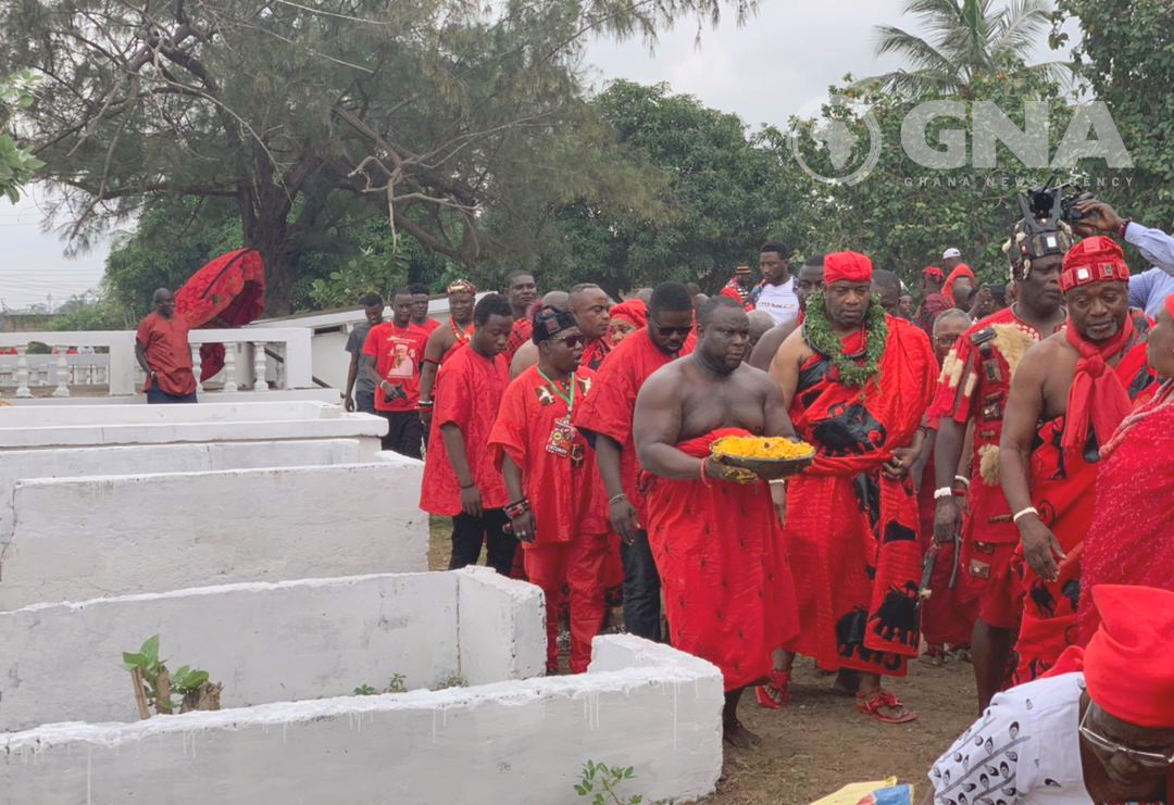 homowo-ga-mantse-performs-sprinkling-of-kpoikpoi-ghana-news-agency
