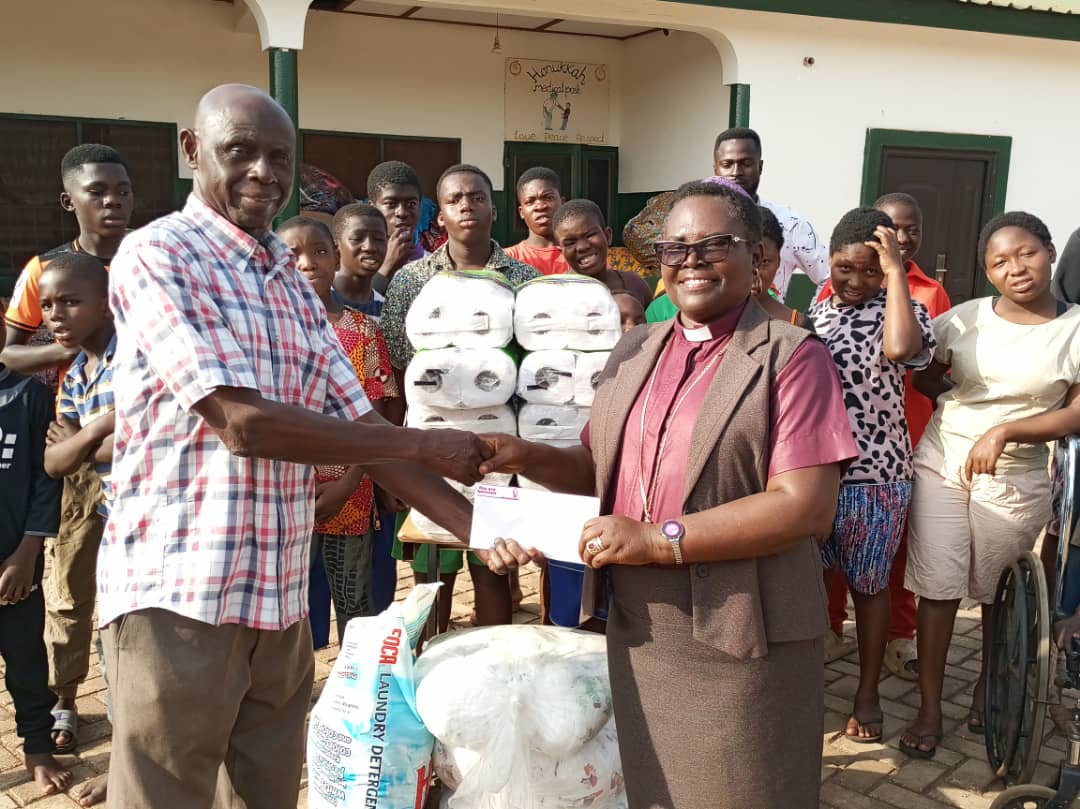 Two philanthropists donate toiletries to Hanukkah orphanage | Ghana ...