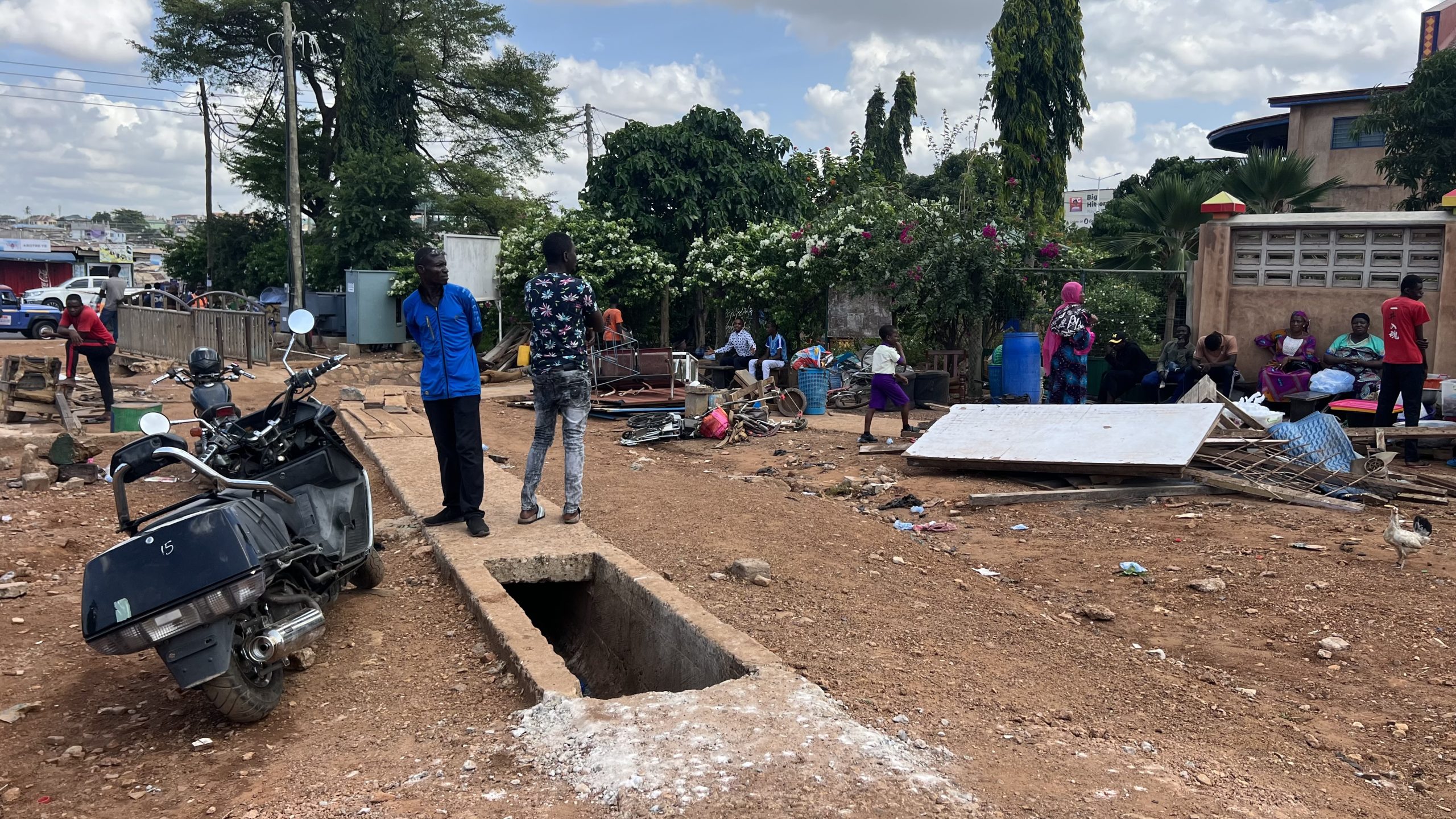 Kanda Highway Demolition: Shack dwellers salvage belongings | Ghana ...