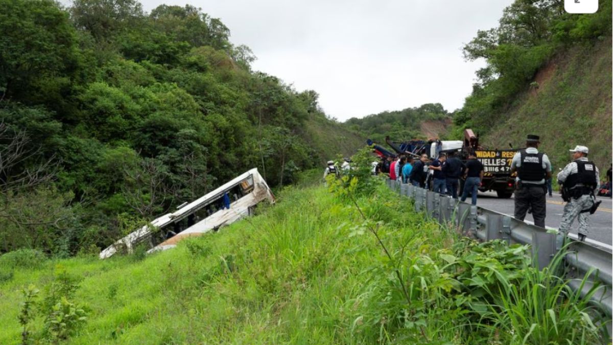 Bus plunges into ravine in Mexico killing 18 | Ghana News Agency