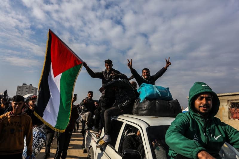 Gaza residents overjoyed at returning to devastated homes | Ghana News ...