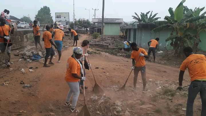 Volunteers clean-up Ngelekazo community | Ghana News Agency
