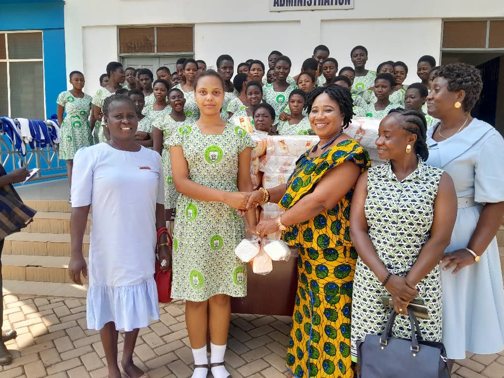 DCE Donates Sanitary Pads to Afia Kobi Ampem Girls SHS | Ghana News Agency