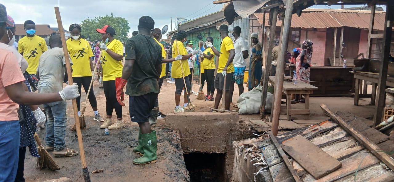 Bibiani MCE leads clean-up exercise ahead of 2025 Eluo Festival | Ghana ...