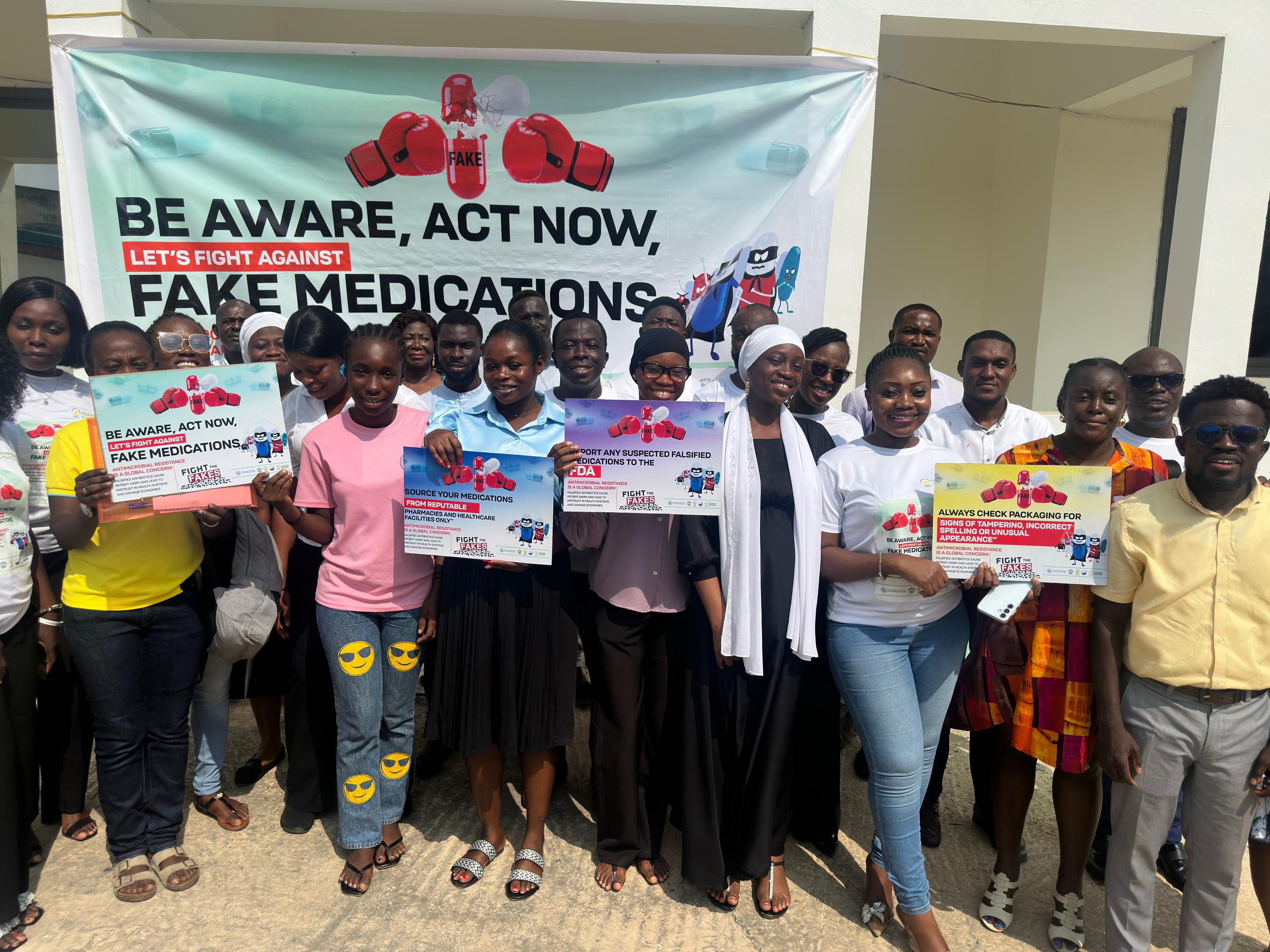 Community pharmacists trained to detect fake medicines to prevent antimicrobial resistance  