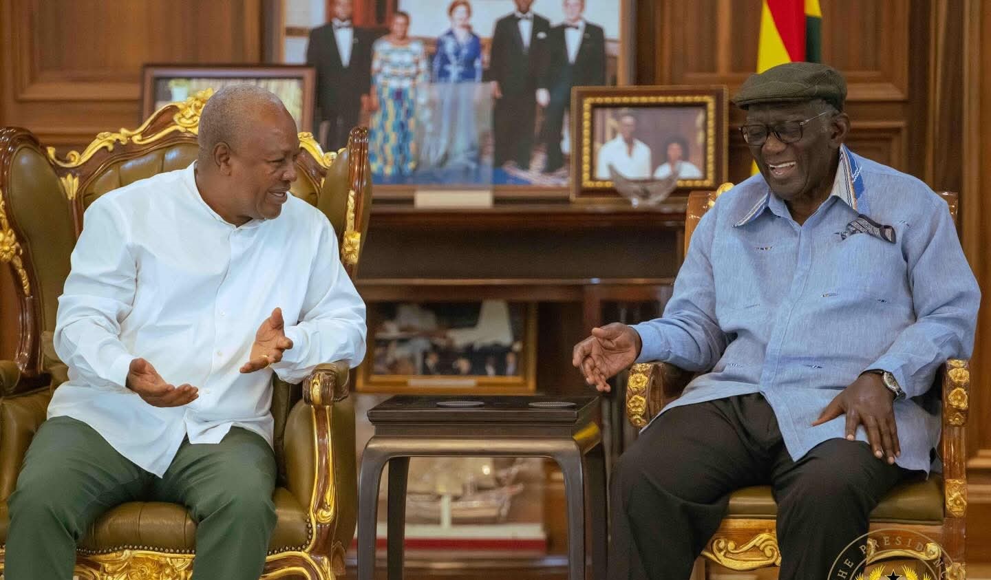 President Mahama visits former President Kufuor    | Ghana News Agency