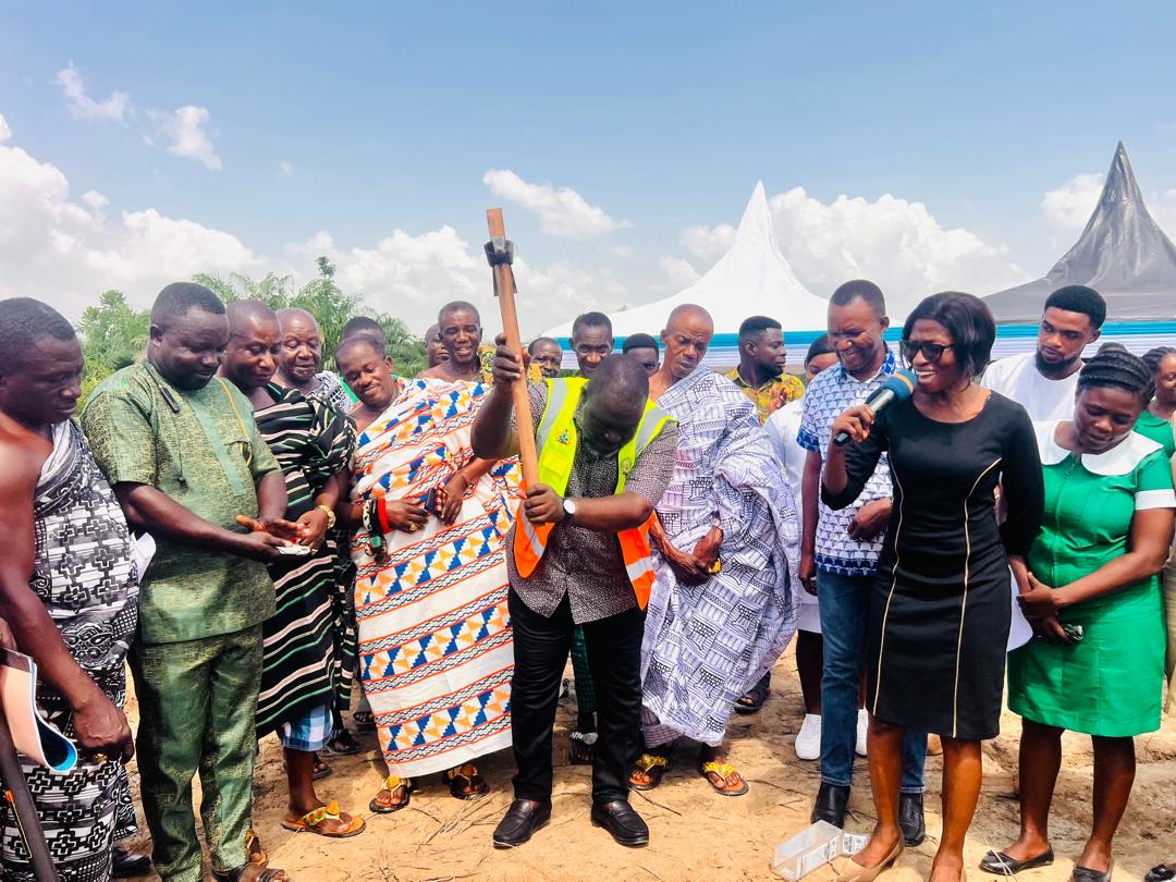Obuasi East: MCE cuts sod for CHPS compound at Ayease 