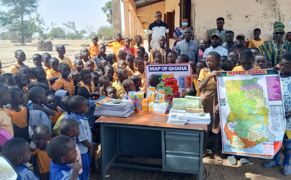 Nongzoya Foundation donates stationery, sporting materials to Zanlerigu schools 
