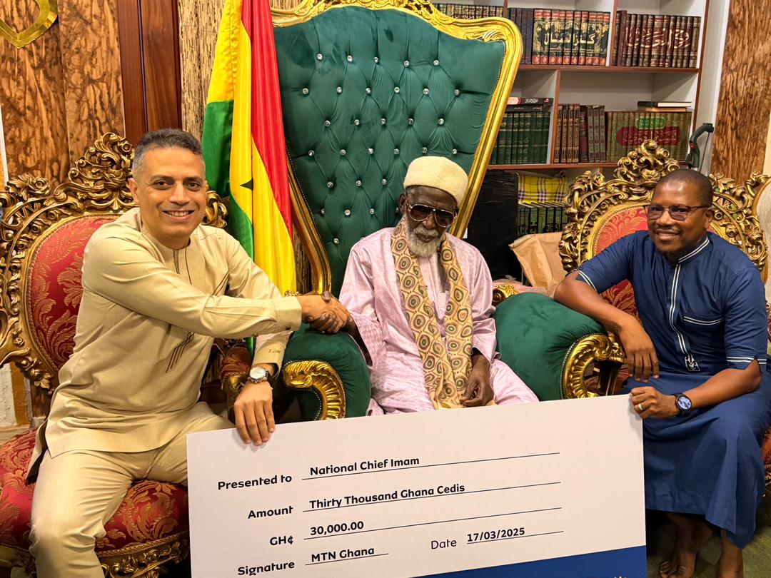 Eidul Fitr: MTN Ghana presents GH¢200,000, assorted items to Chief Imam