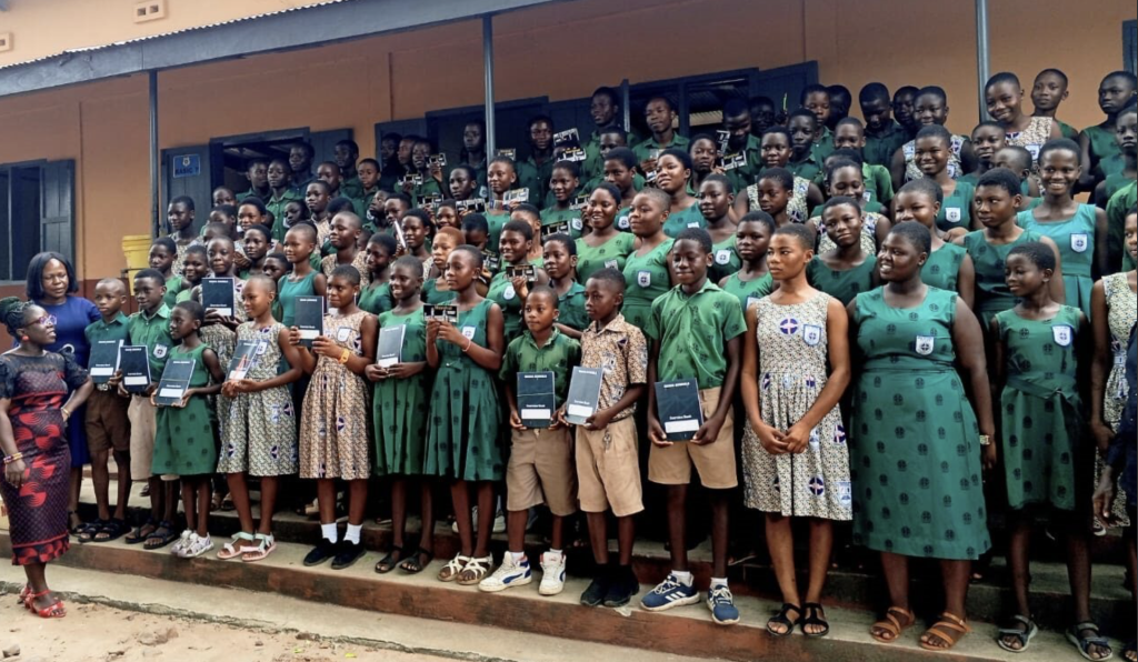 Dr Robert Doh supports alma mater with educational materials 