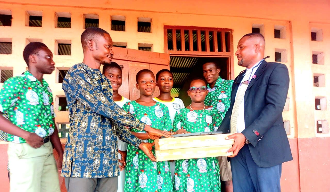 Engineer donates laptops to Mount Mary Demonstration JHS