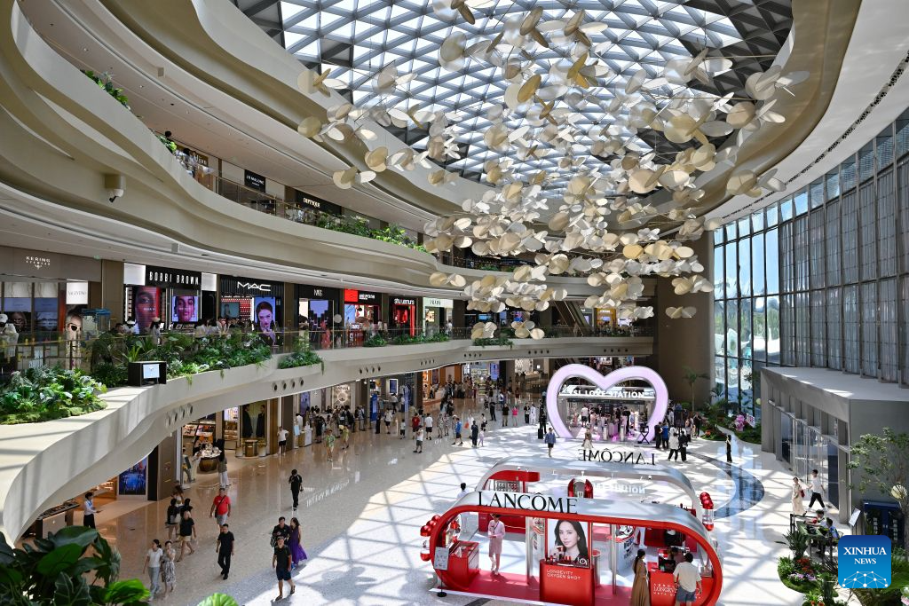 China’s island province Hainan offers diverse tourism experiences to holidaymakers